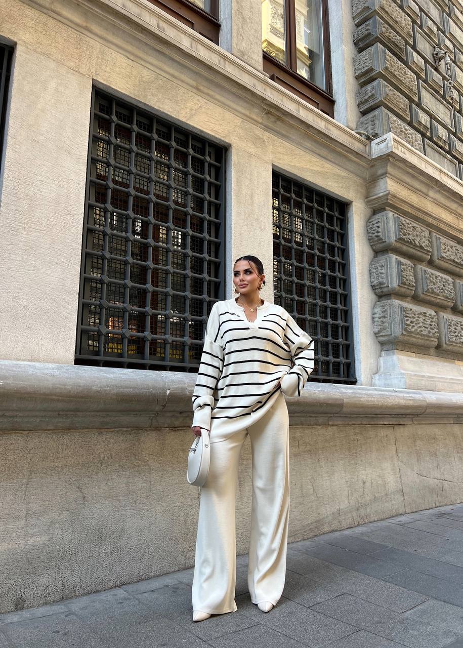 Ensemble confortable et élégant en maille rayée