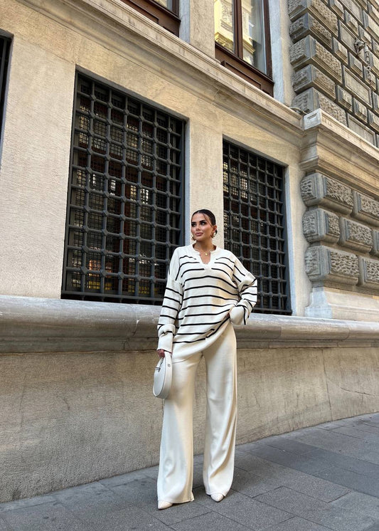 Ensemble confortable et élégant en maille rayée